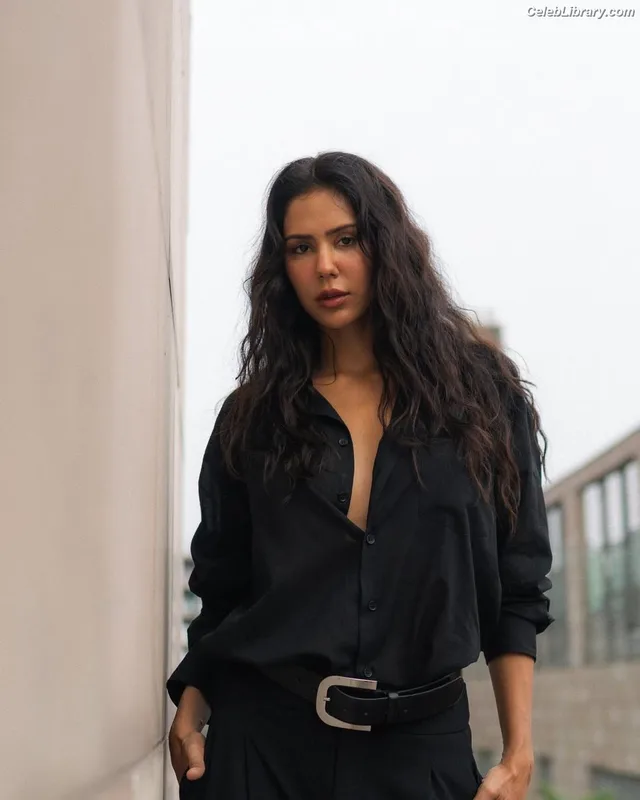 Sonam Bajwa photo 14 of 101