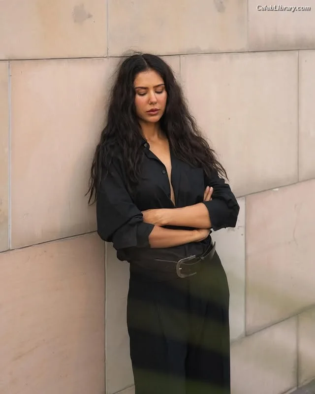 Sonam Bajwa photo 20 of 101