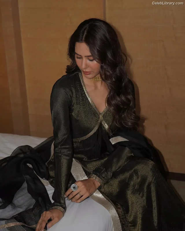 Sonam Bajwa photo 2 of 101