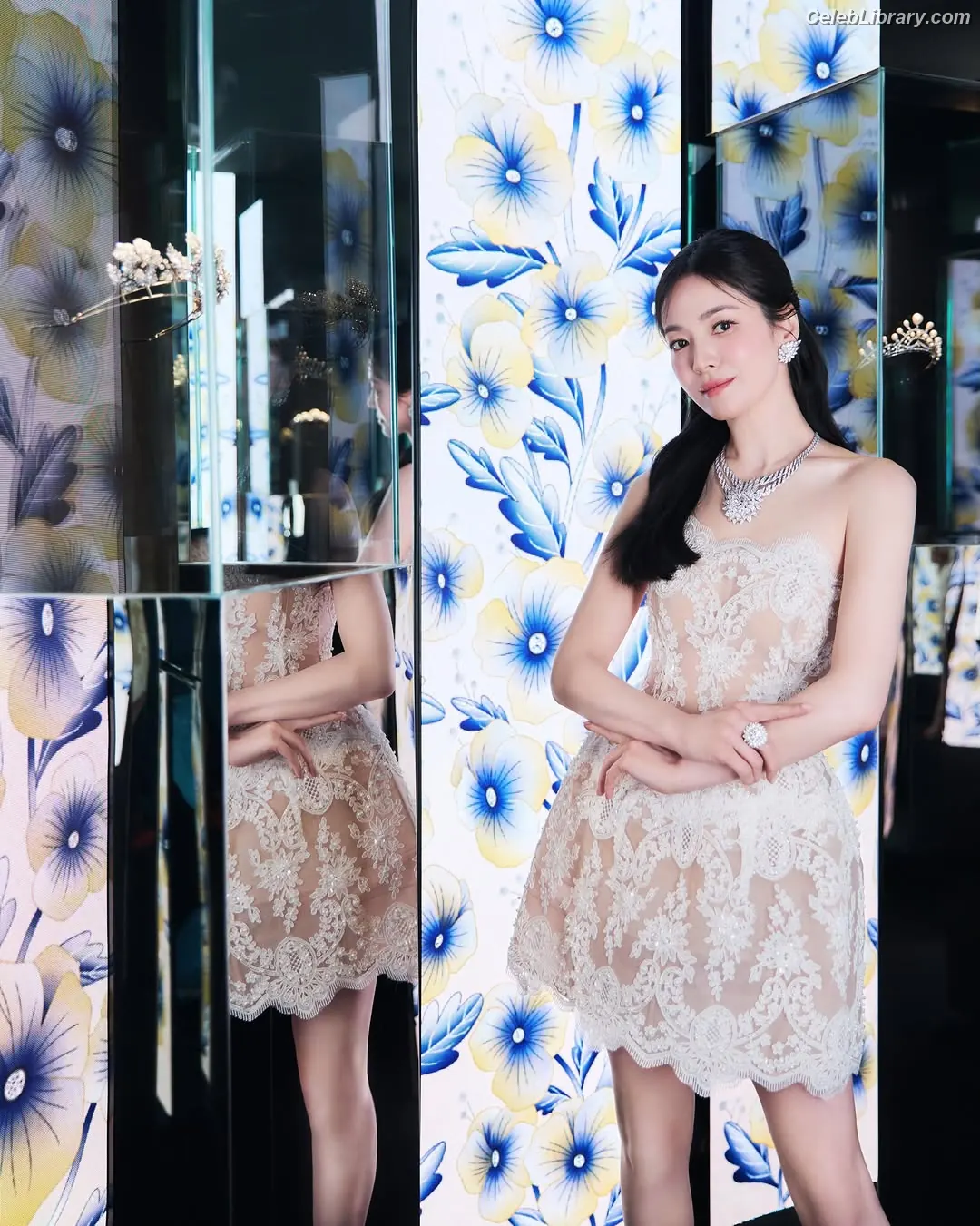Song Hye-kyo photo 15 of 245
