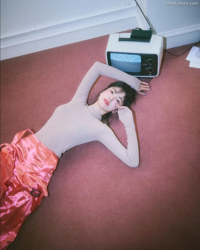 Song Hye-kyo photo 11 of 246