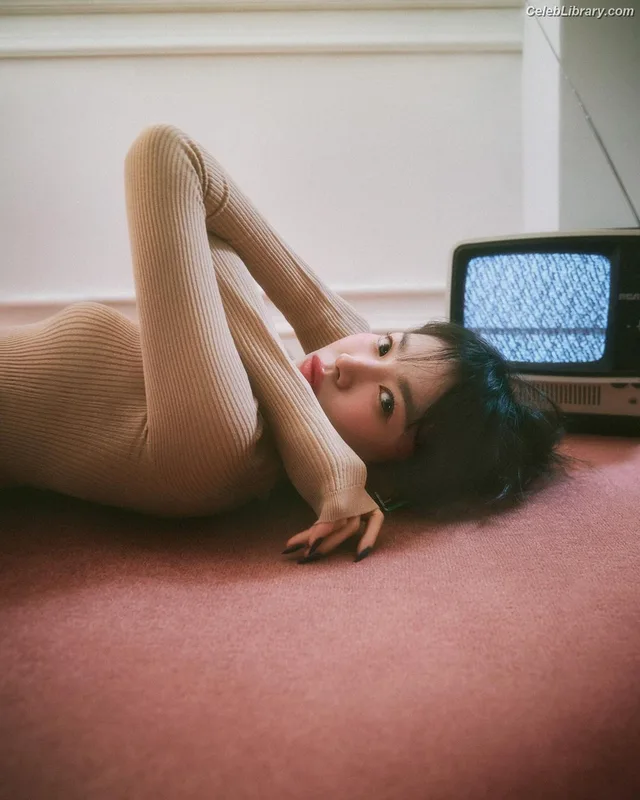 Song Hye-kyo photo 12 of 246