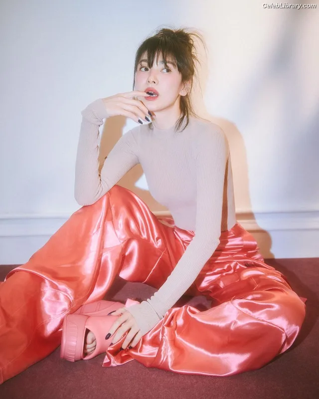 Song Hye-kyo photo 13 of 246