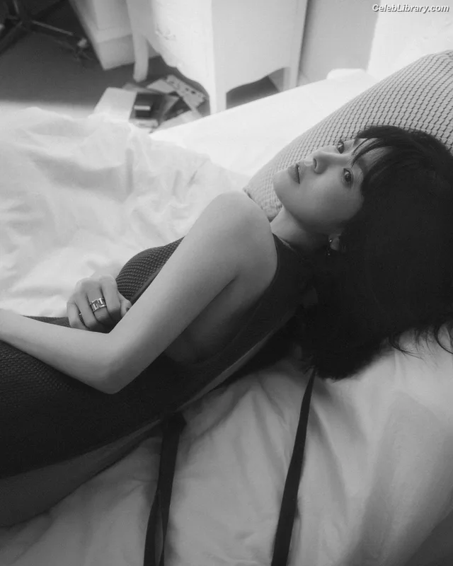 Song Hye-kyo photo 16 of 246