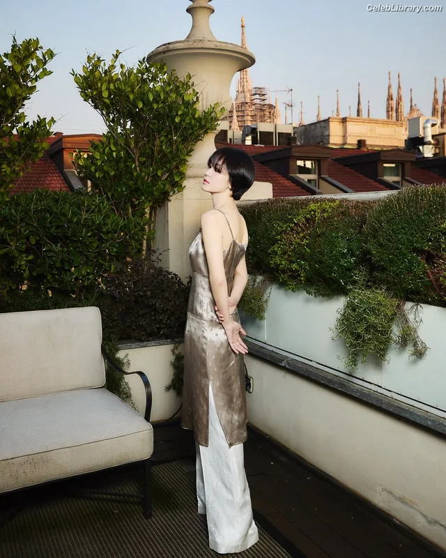 Song Hye-kyo photo 10 of 246
