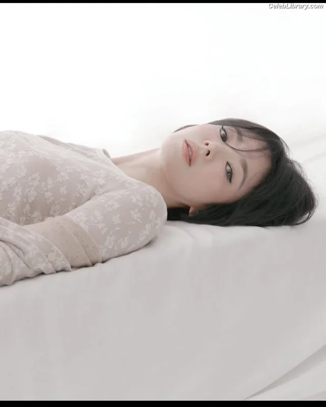 Song Hye-kyo photo 12 of 246