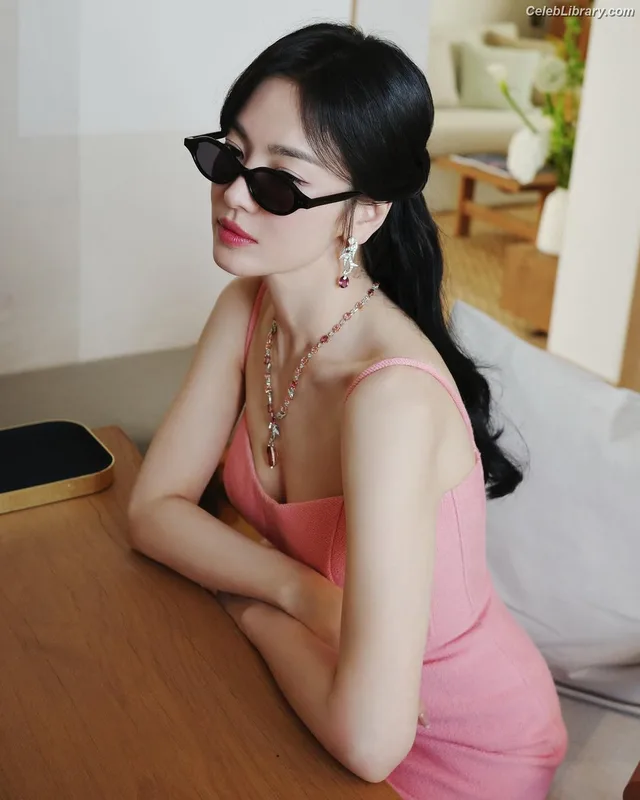 Song Hye-kyo photo 9 of 246