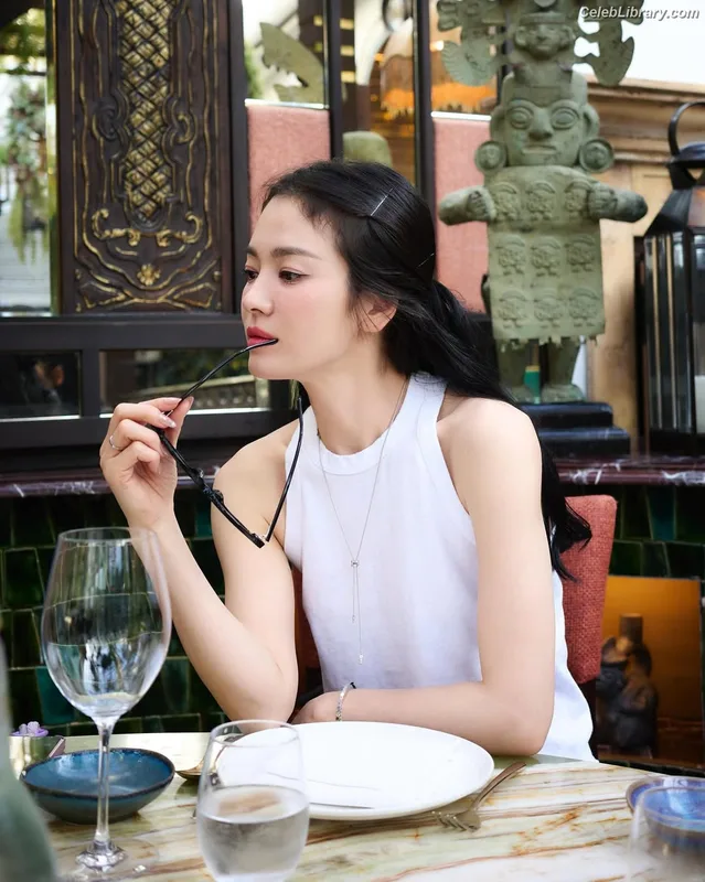 Song Hye-kyo photo 12 of 246