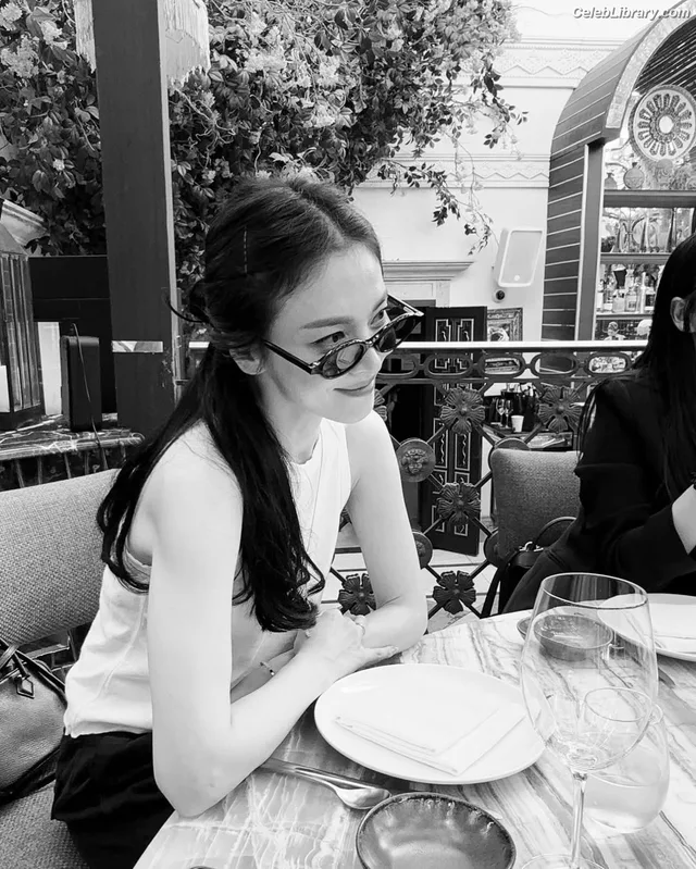 Song Hye-kyo photo 15 of 246