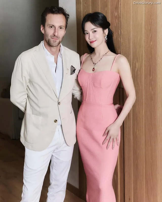 Song Hye-kyo photo 17 of 246