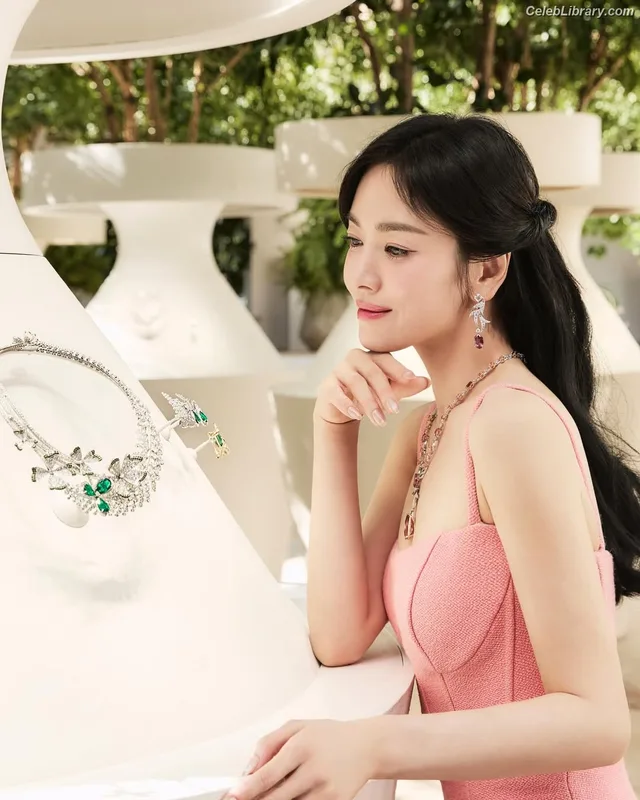 Song Hye-kyo photo 18 of 246