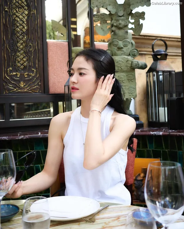 Song Hye-kyo photo 20 of 246