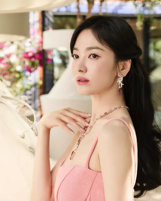 Song Hye-kyo photo 21 of 246