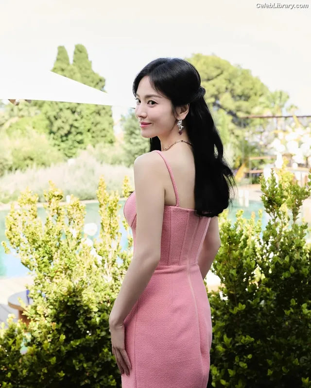 Song Hye-kyo photo 23 of 246