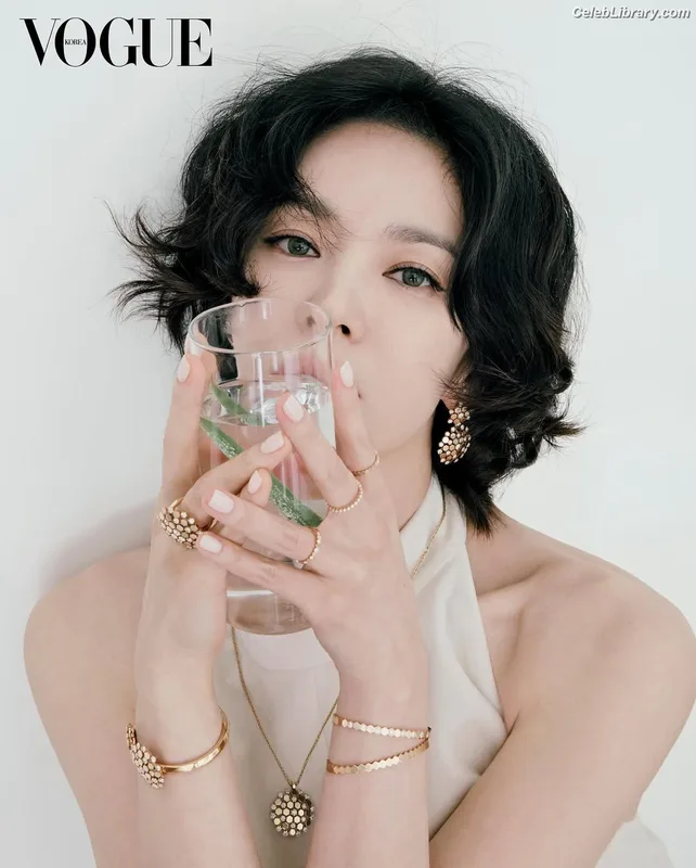 Song Hye-kyo photo 11 of 246