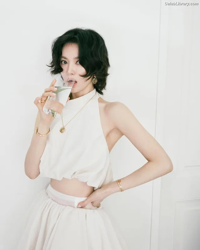 Song Hye-kyo photo 17 of 246