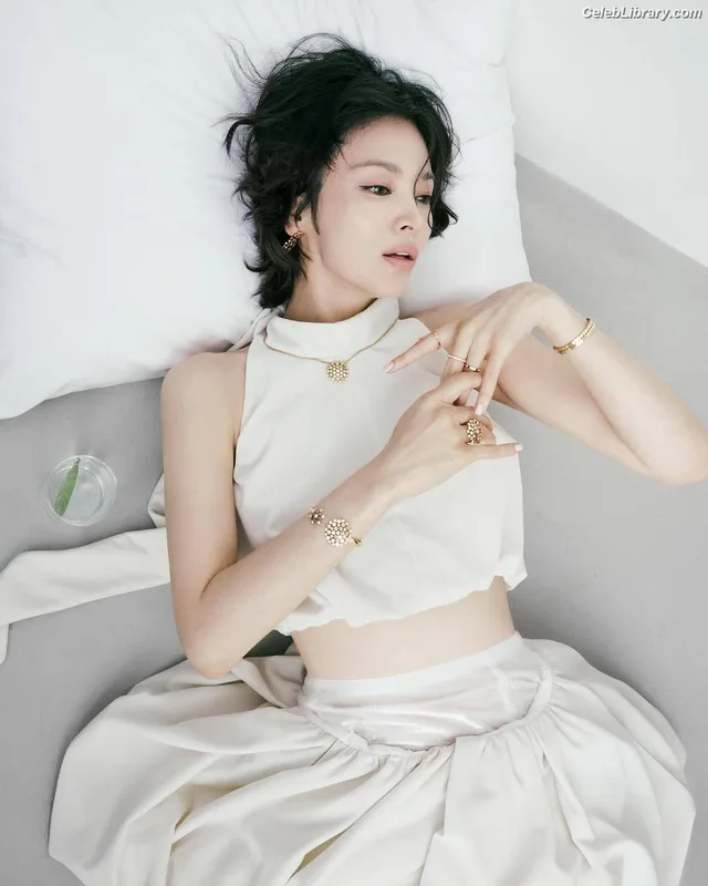 Song Hye-kyo photo 24 of 246