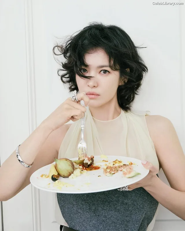 Song Hye-kyo photo 1 of 246