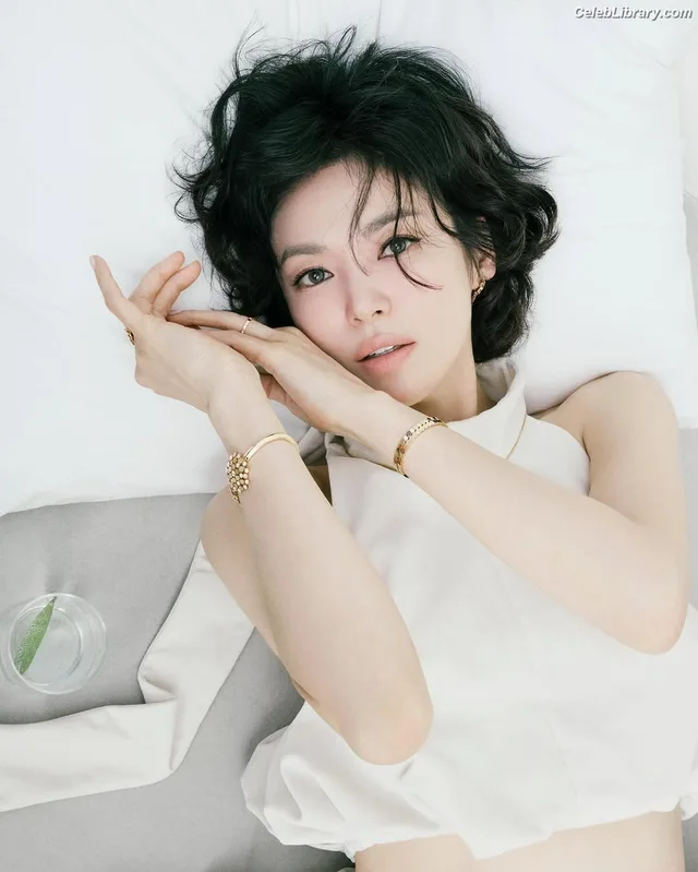 Song Hye-kyo photo 11 of 246