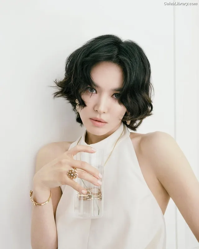 Song Hye-kyo photo 17 of 246