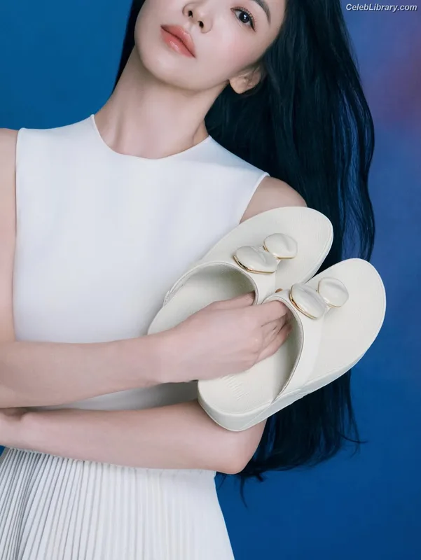 Song Hye-kyo photo 15 of 246