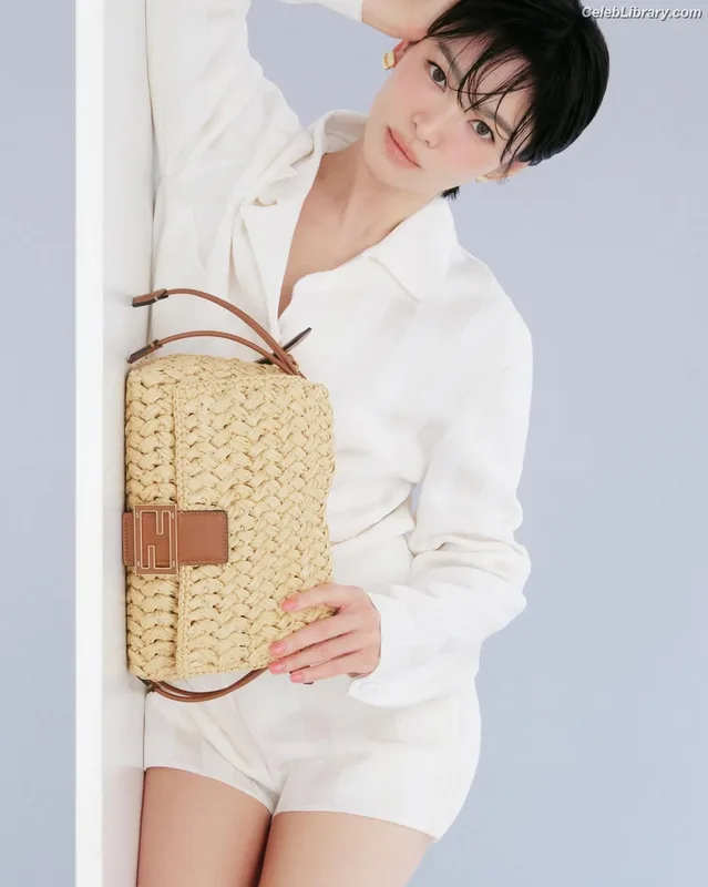 Song Hye-kyo photo 18 of 246