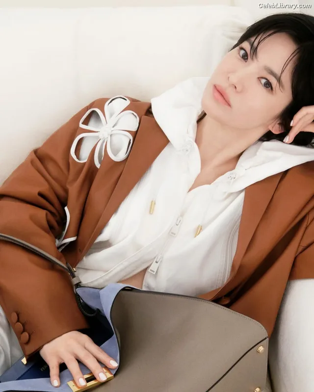 Song Hye-kyo photo 11 of 246