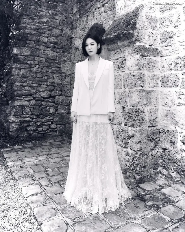 Song Hye-kyo photo 17 of 246