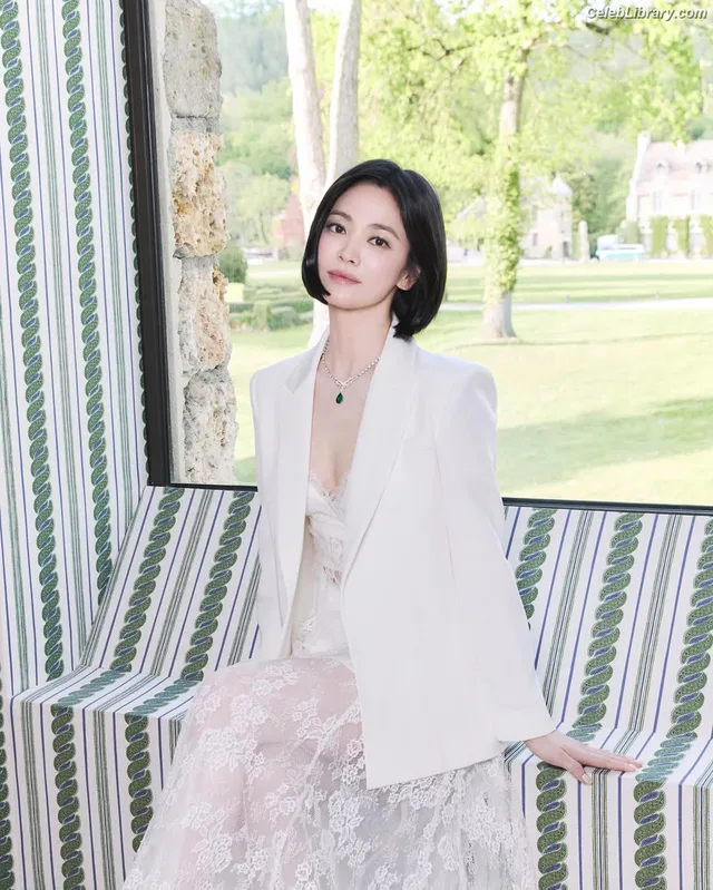 Song Hye-kyo photo 19 of 246