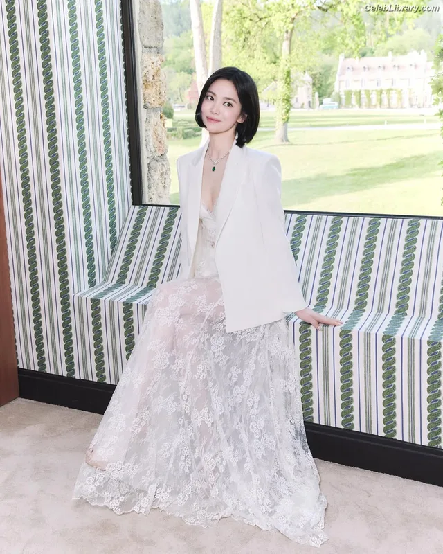 Song Hye-kyo photo 21 of 246