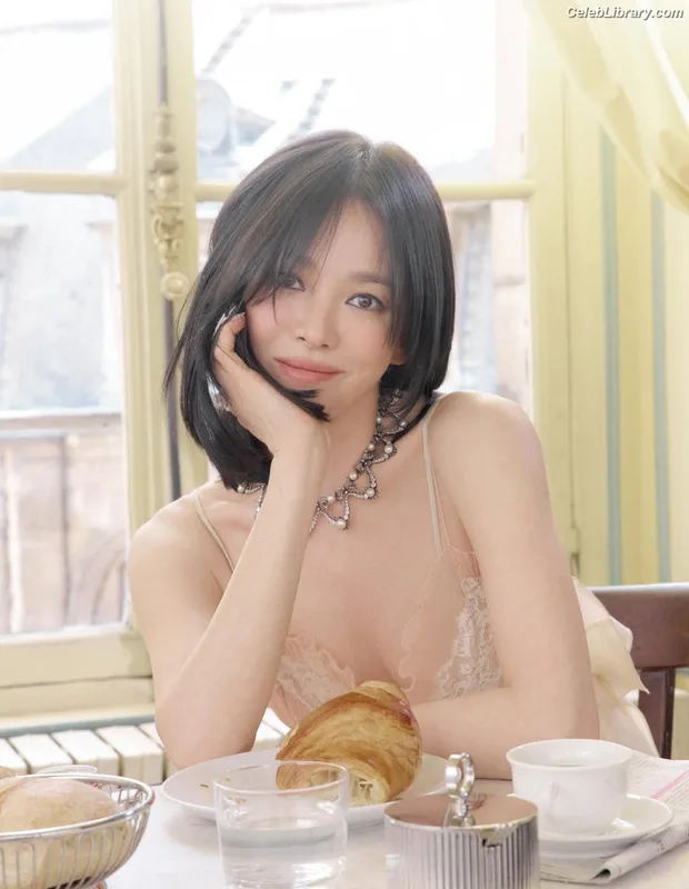 Song Hye-kyo photo 17 of 246