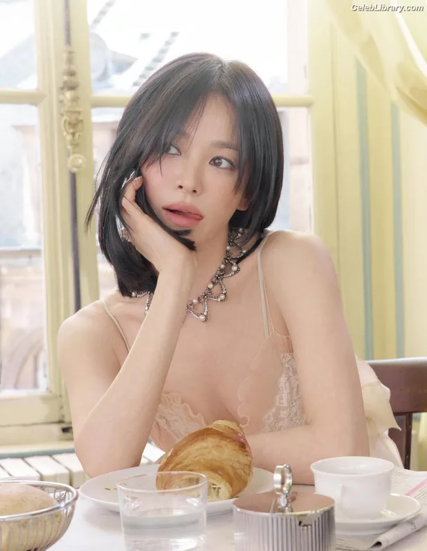 Song Hye-kyo photo 19 of 246