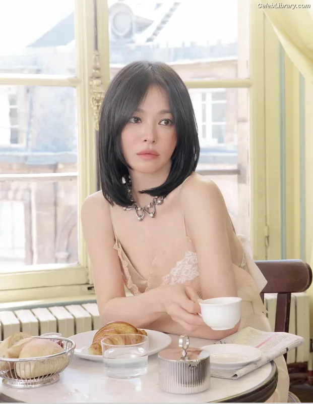 Song Hye-kyo photo 7 of 246