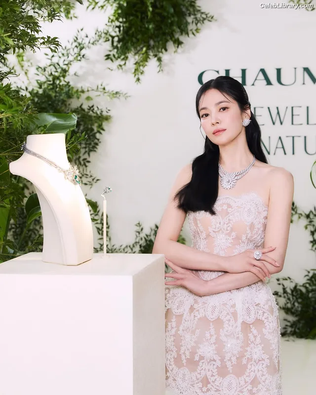 Song Hye-kyo photo 13 of 246
