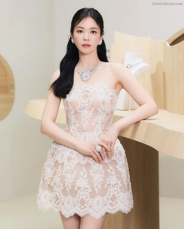 Song Hye-kyo photo 14 of 246