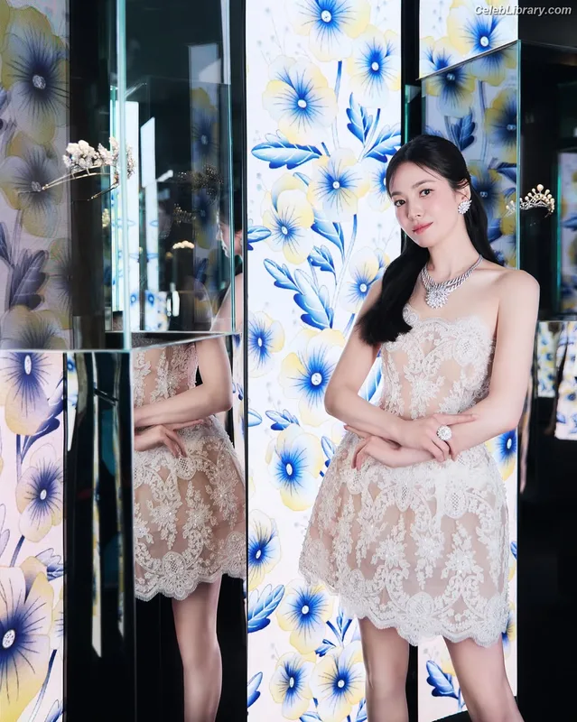 Song Hye-kyo photo 15 of 246