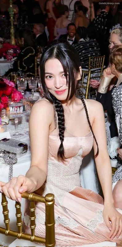 Song Hye-kyo photo 21 of 246