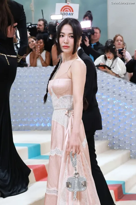 Song Hye-kyo photo 4 of 246