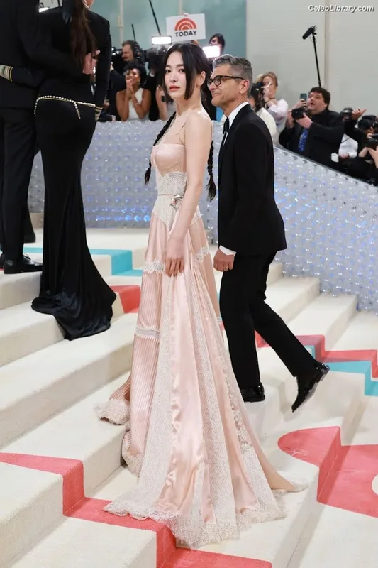 Song Hye-kyo photo 5 of 246