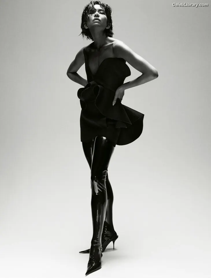 Sonoya Mizuno photo 1 of 157