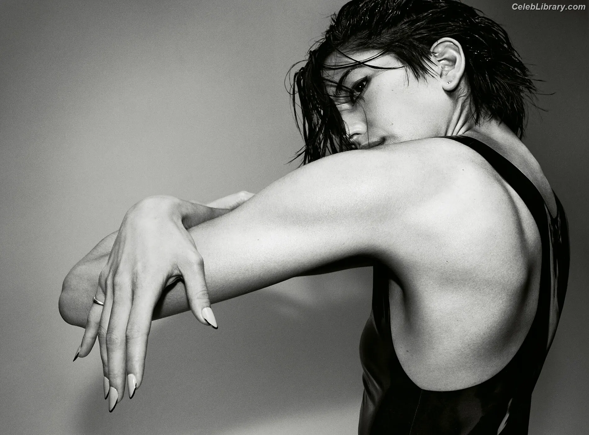 Sonoya Mizuno photo 2 of 157