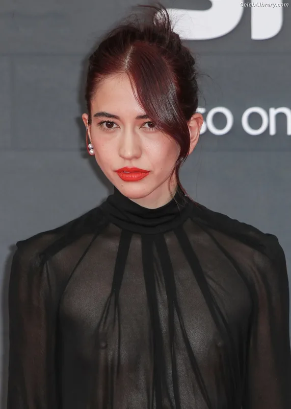 Sonoya Mizuno photo 2 of 158