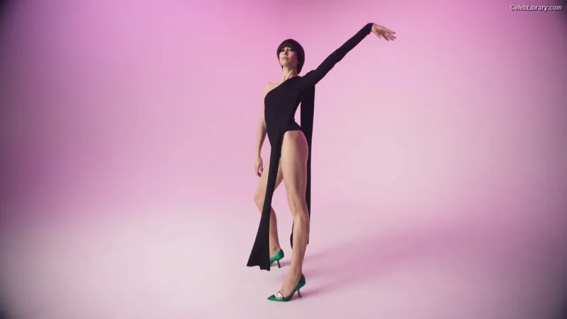 Sonoya Mizuno photo 15 of 158