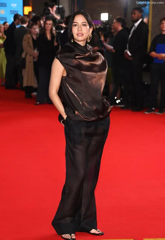 Sonoya Mizuno photo 3 of 158
