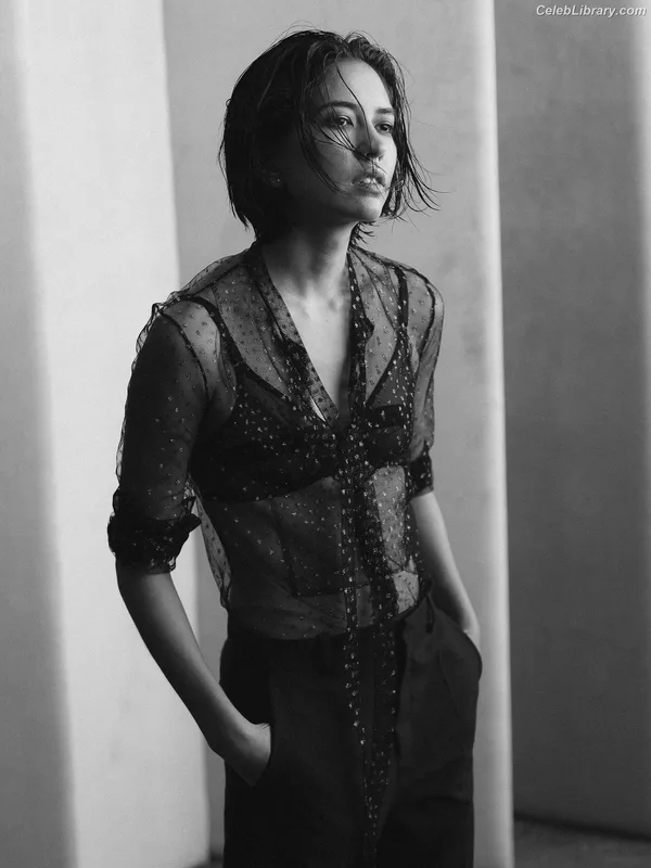 Sonoya Mizuno photo 15 of 158