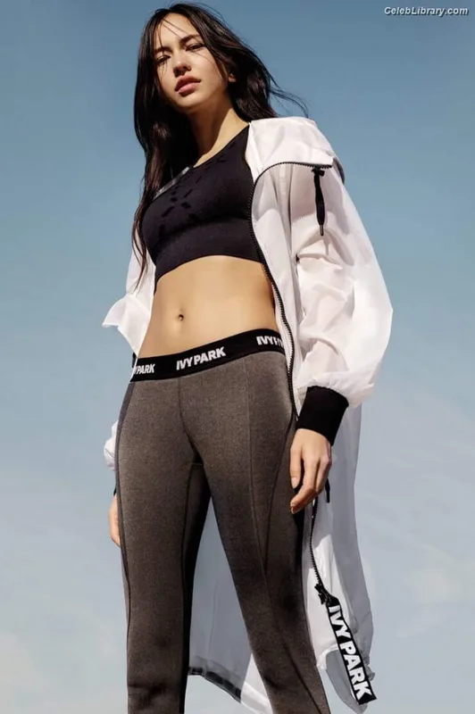 Sonoya Mizuno photo 8 of 158