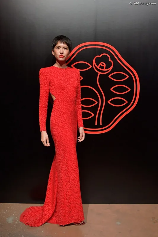 Sonoya Mizuno photo 9 of 158