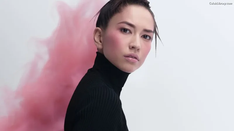Sonoya Mizuno photo 10 of 158