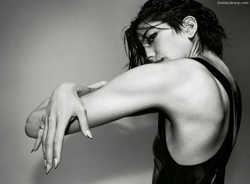 Sonoya Mizuno photo 2 of 158