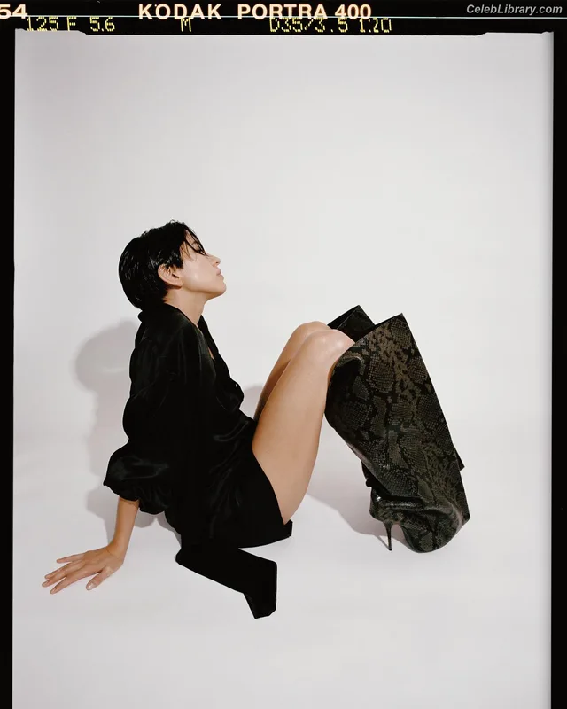 Sonoya Mizuno photo 5 of 158
